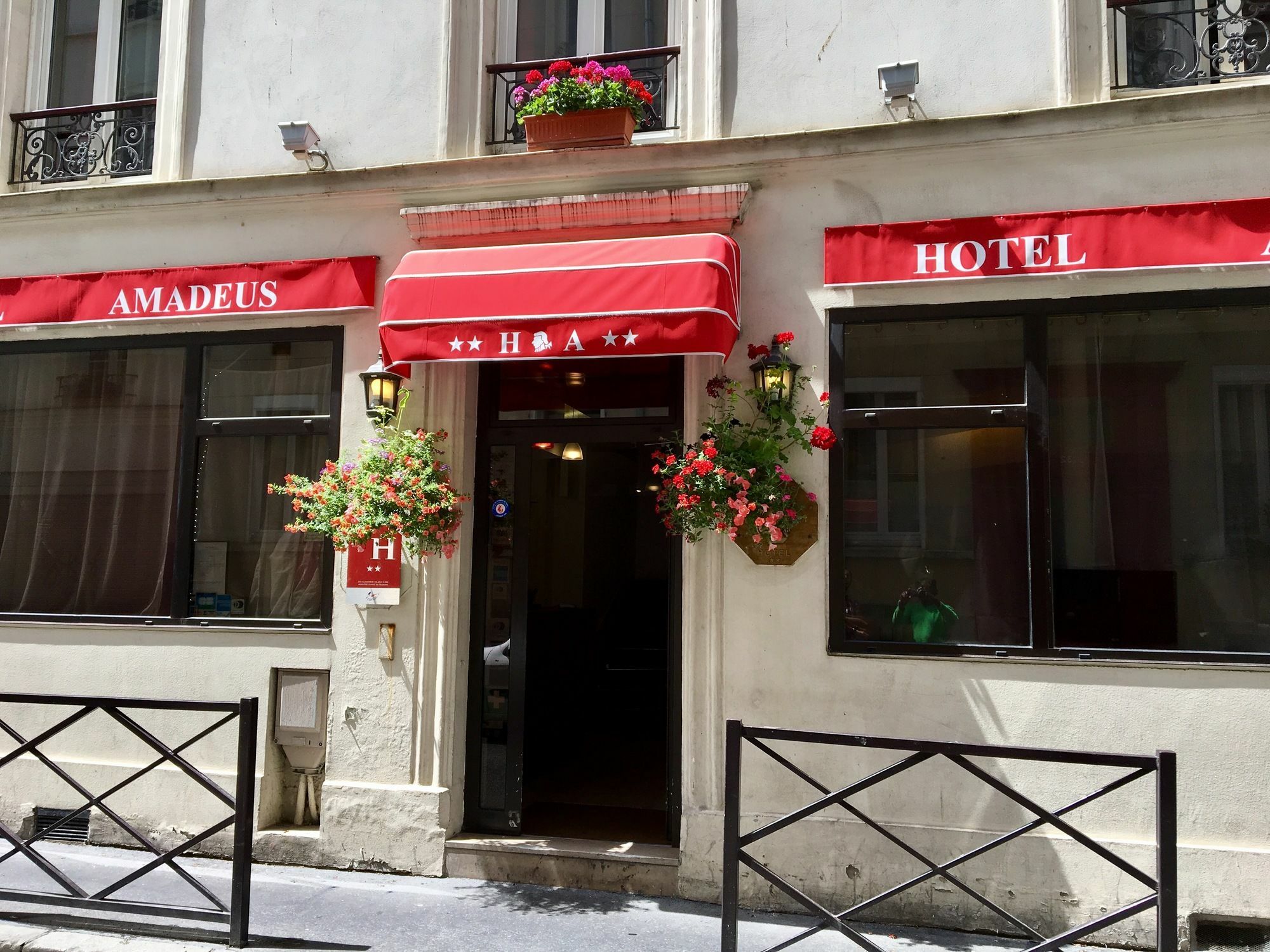 Amadeus Hotel Paris Exterior photo